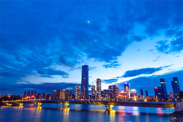 制定精準(zhǔn)企業(yè)戰(zhàn)略，引領(lǐng)企業(yè)邁向卓越發(fā)展新高度