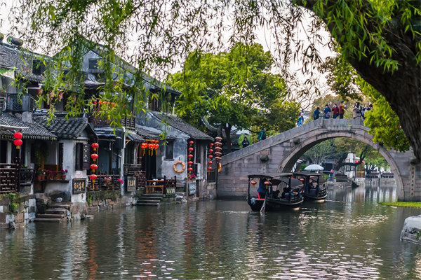 管理咨詢?nèi)绾沃μK州企業(yè)制定并執(zhí)行戰(zhàn)略規(guī)劃？